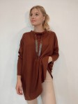 Dłuższy sweter damski – stylowy i wygodny na co dzień UNI  XS, S, M, L, XL, XXL 