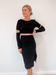 Komplet prążkowany damski na jesień: spódnica z rozcięciem i crop top. S 