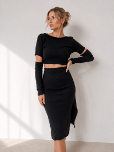 Komplet prążkowany damski na jesień: spódnica z rozcięciem i crop top. S 